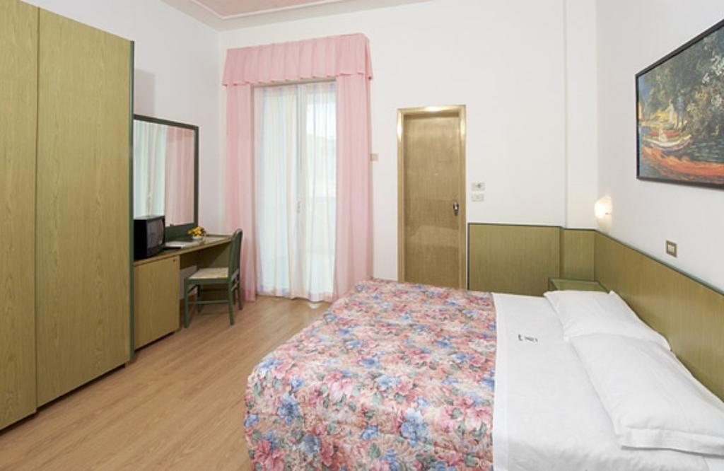 Hotel Antonella & Mael 가테오 아 마레 객실 사진